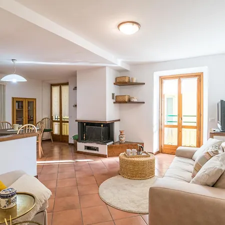 Guesthost - Casa Bar 2 - Stylish * Dongo