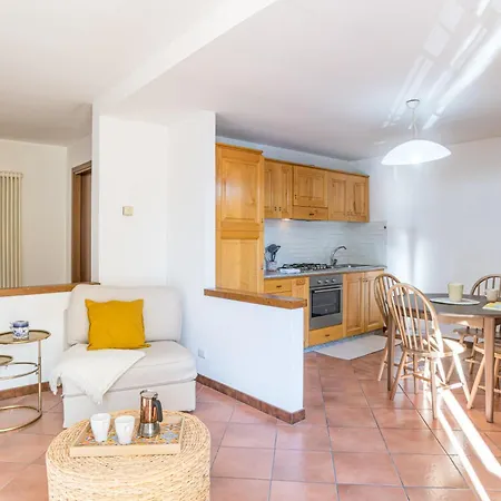 Guesthost - Casa Bar 2 - Stylish * Dongo