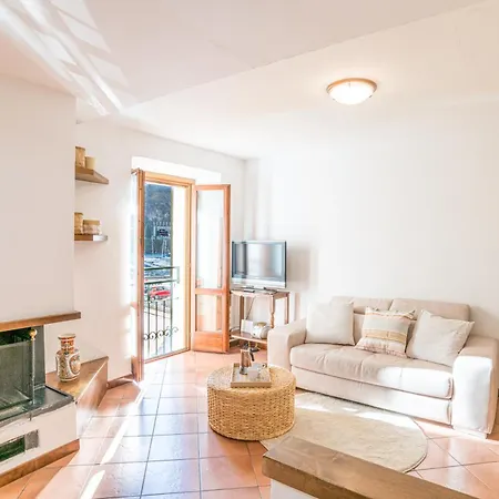 Guesthost - Casa Bar 2 - Stylish Dongo